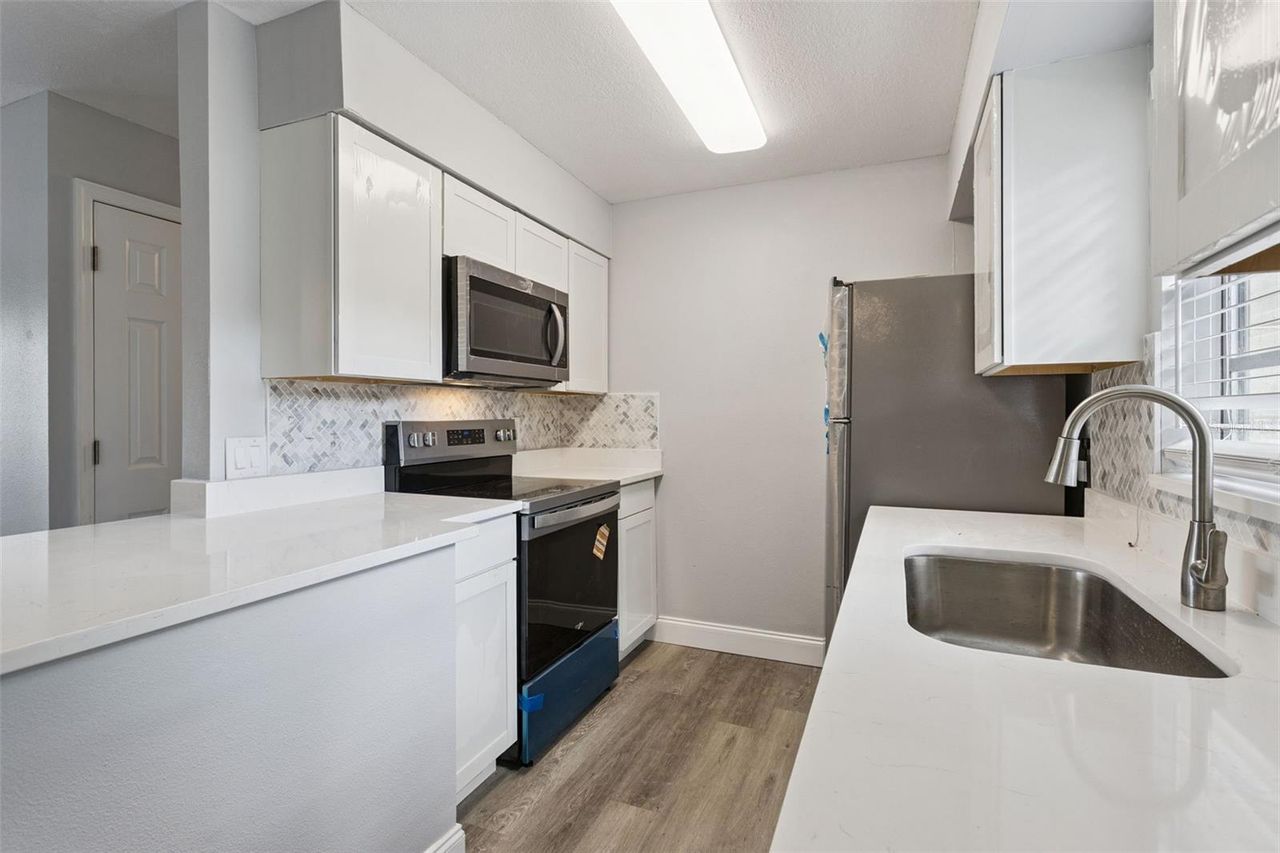 801 ELM AVENUE — photo 13