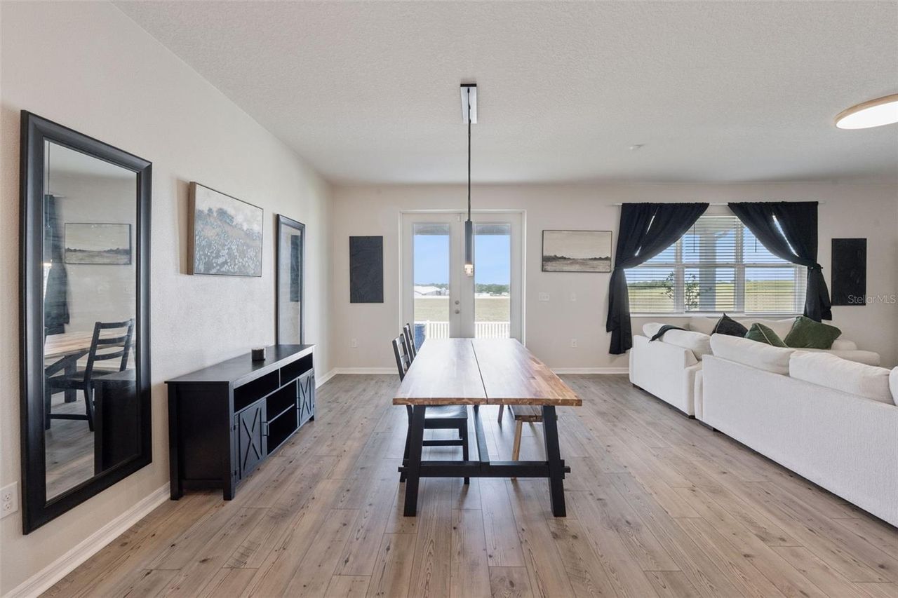 2429 BEGONIA STREET — photo 9