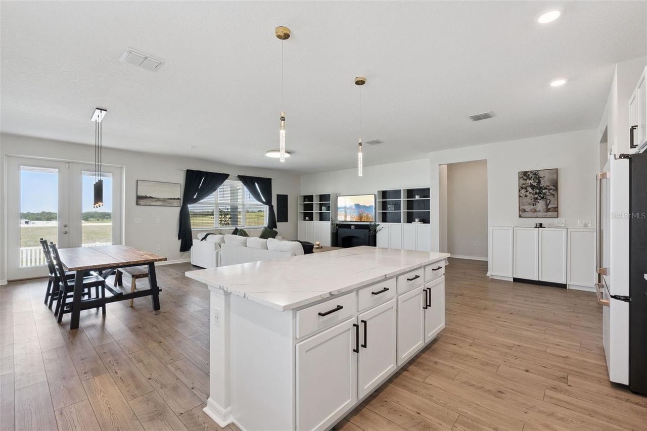 2429 BEGONIA STREET — photo 13