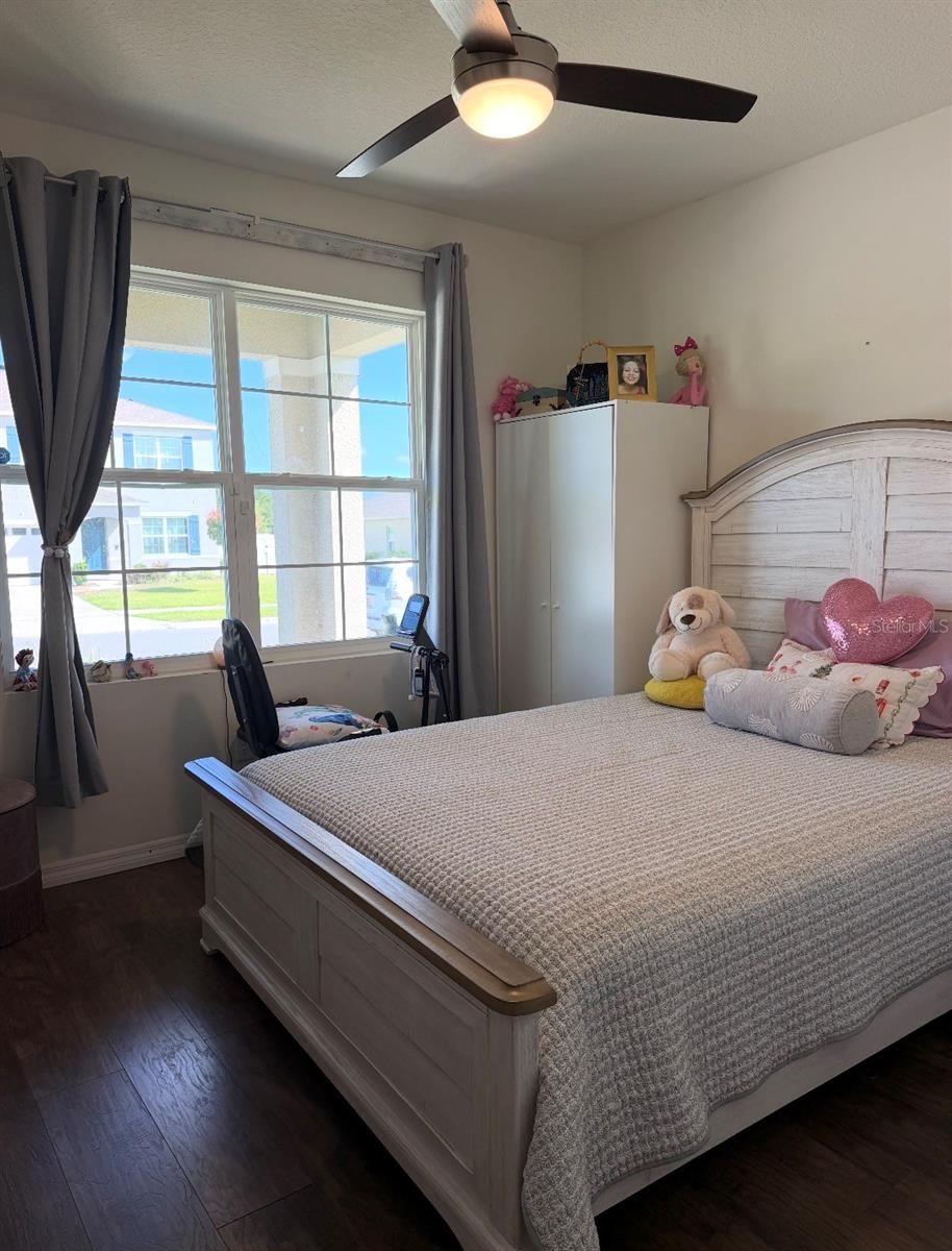 5240 GREENHEART AVENUE — photo 15