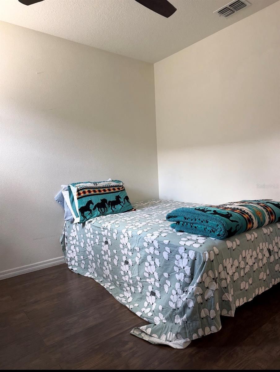 5240 GREENHEART AVENUE — photo 12