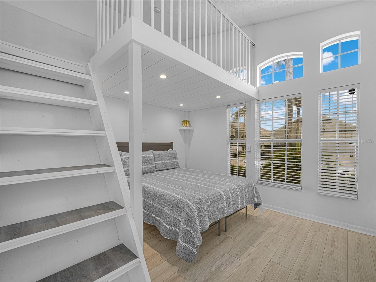16809 GLENBROOK BOULEVARD — photo 4