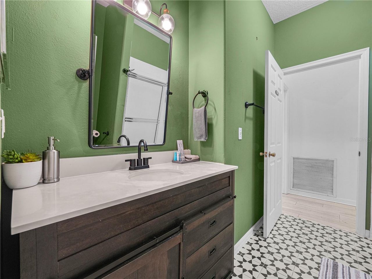 16809 GLENBROOK BOULEVARD — photo 21