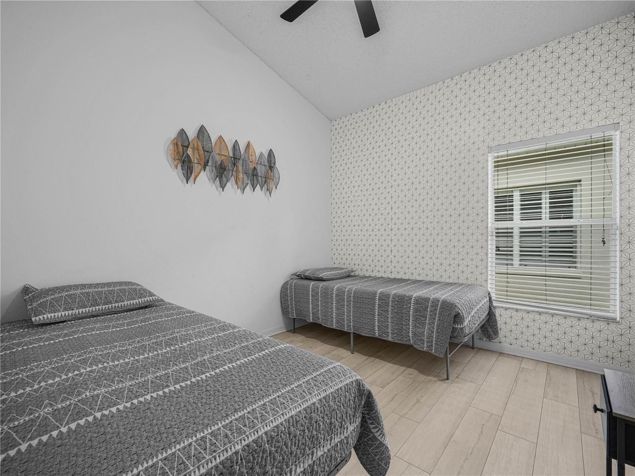 16809 GLENBROOK BOULEVARD — photo 22
