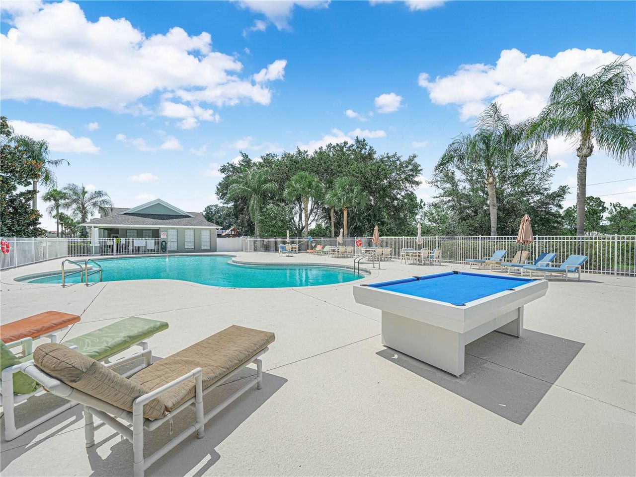 16809 GLENBROOK BOULEVARD — photo 39