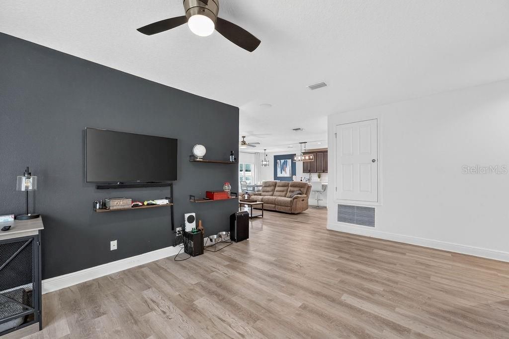 594 BELLINGHAM WAY — photo 31