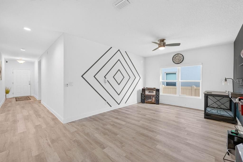 594 BELLINGHAM WAY — photo 33