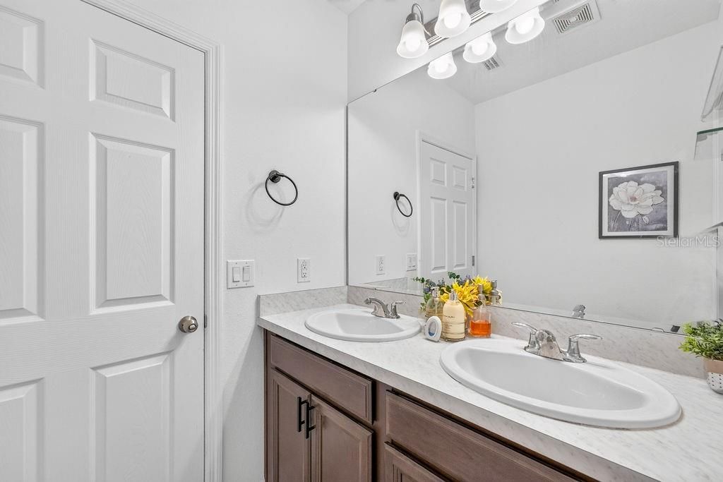594 BELLINGHAM WAY — photo 40