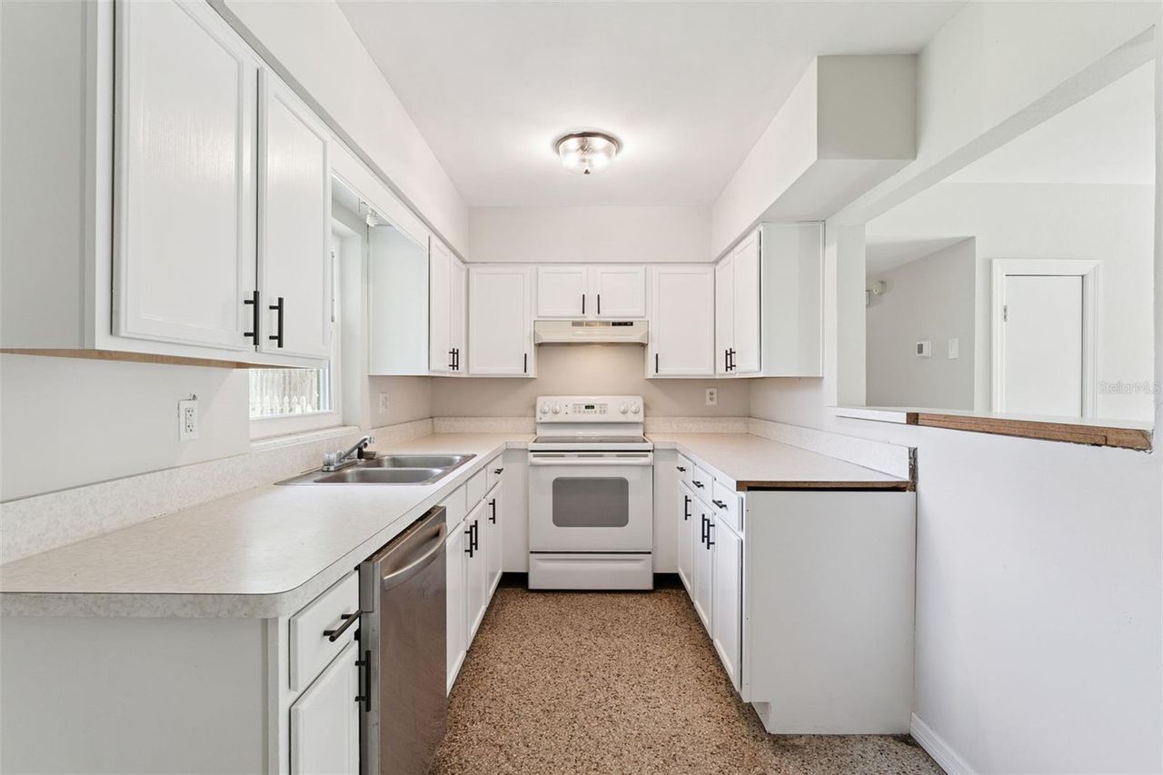 108 ALEXANDRIA AVENUE — photo 9