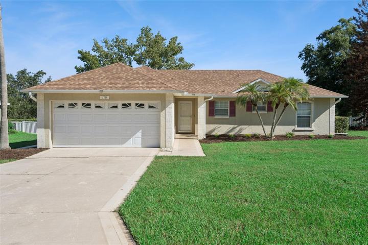 110 TWIN LAKE CIRCLE, UMATILLA, FL