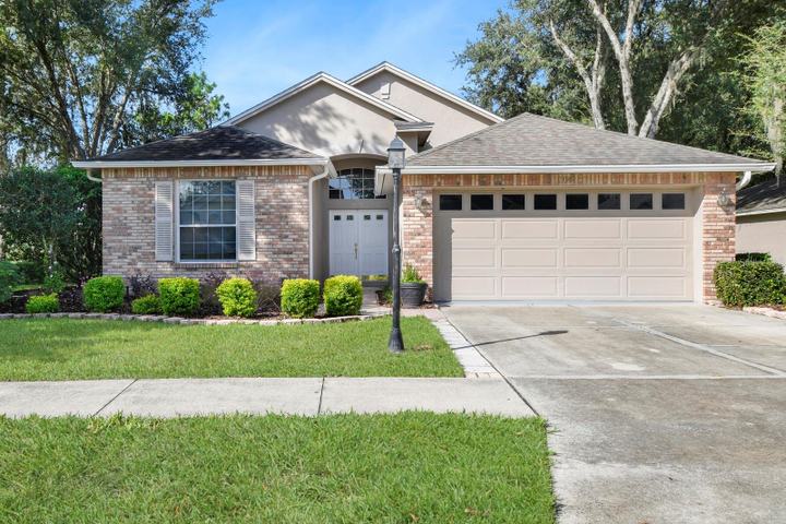 8040 ARCADIAN COURT, MOUNT DORA, FL
