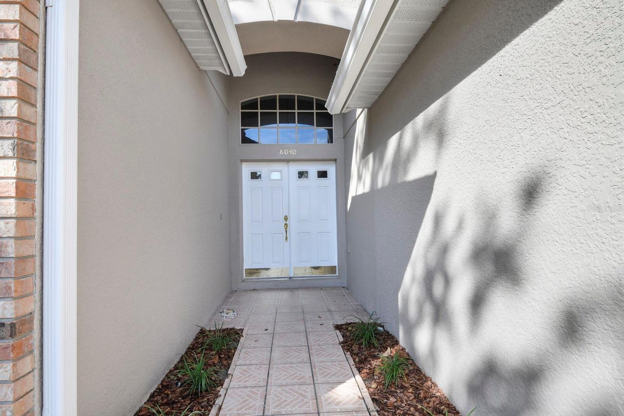 8040 ARCADIAN COURT — photo 2