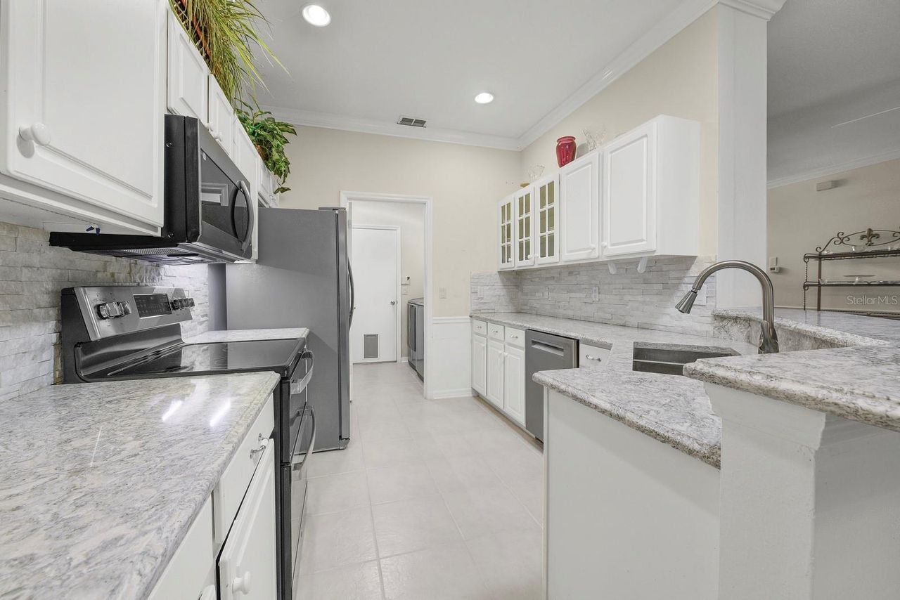 8040 ARCADIAN COURT — photo 9