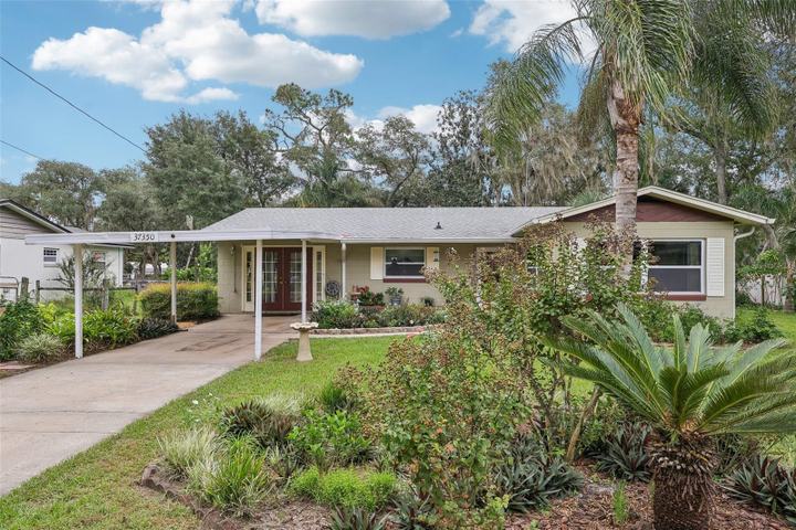 37350 OAK LANE, UMATILLA, FL