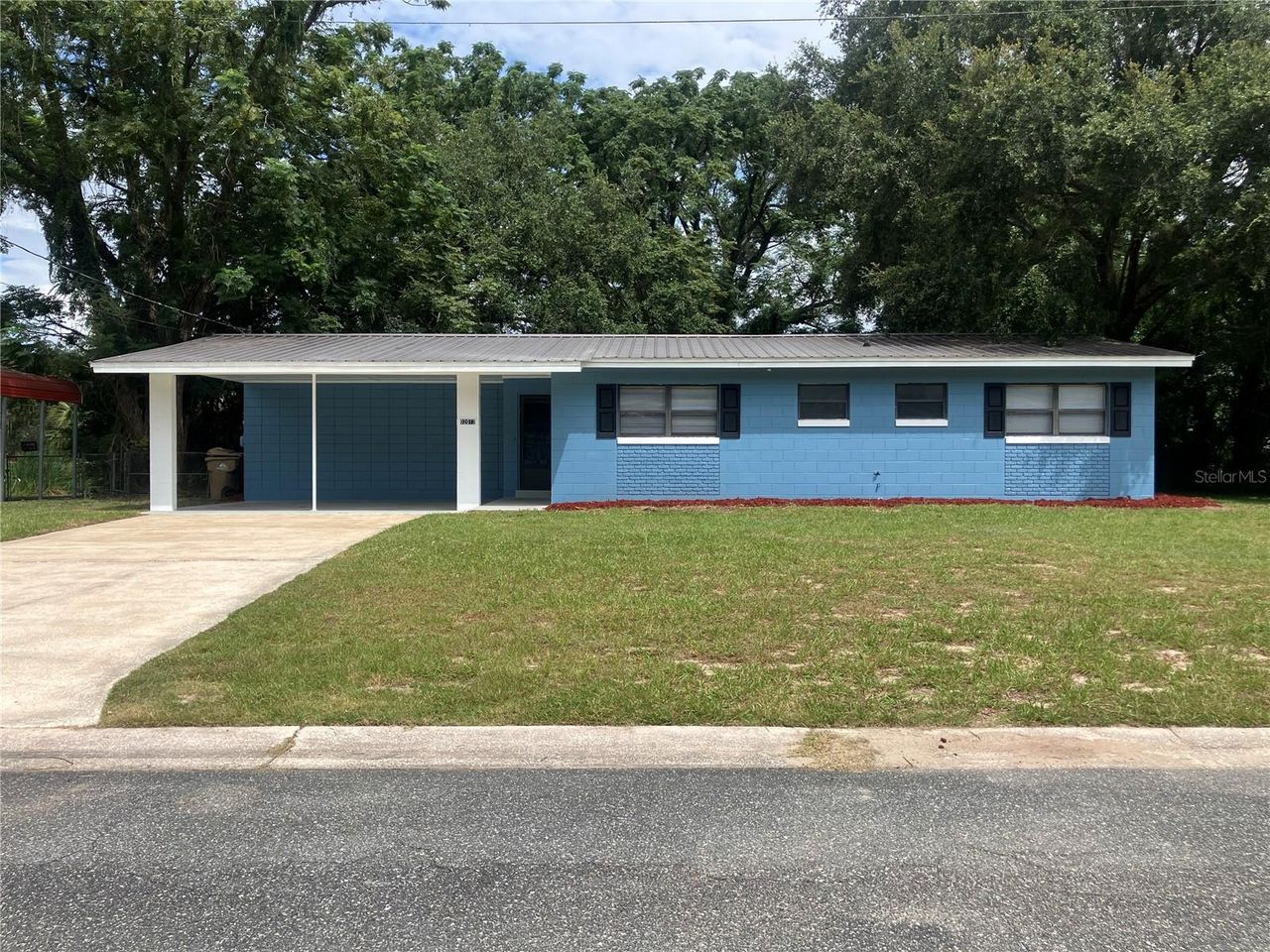 2013 LIVE OAK DRIVE — photo 1