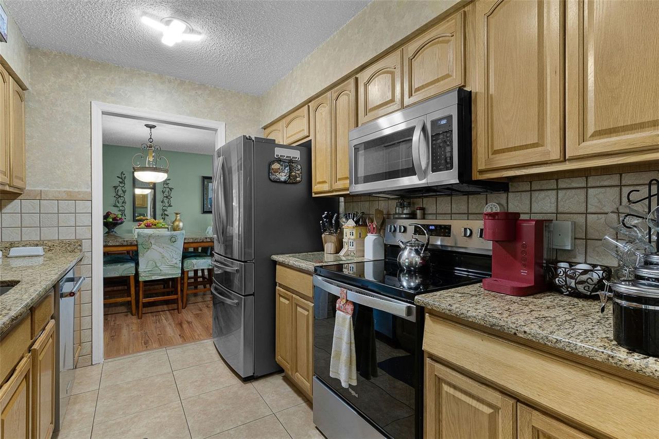 521 MIRROR LAKE DRIVE — photo 12