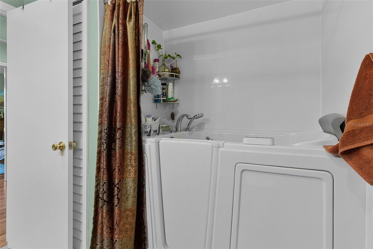 521 MIRROR LAKE DRIVE — photo 27