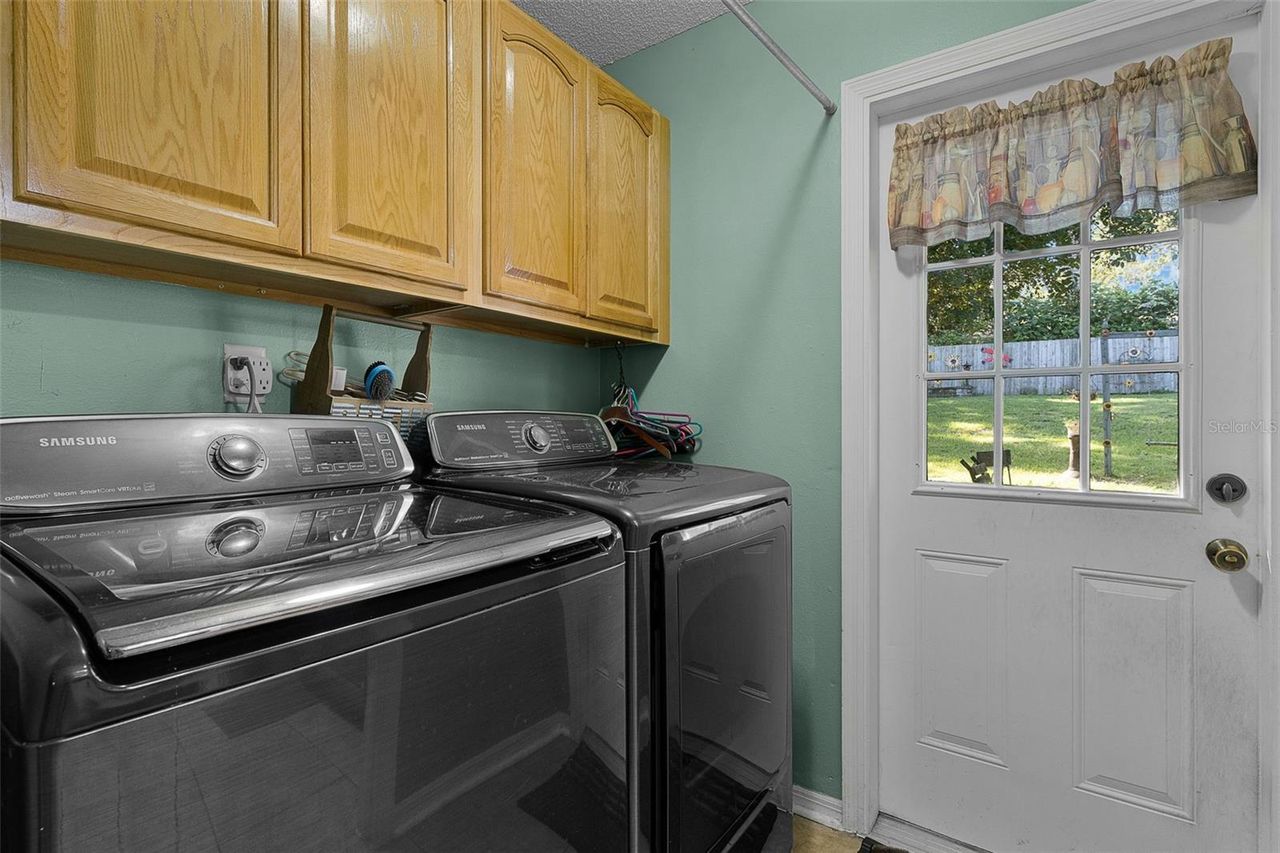 521 MIRROR LAKE DRIVE — photo 15