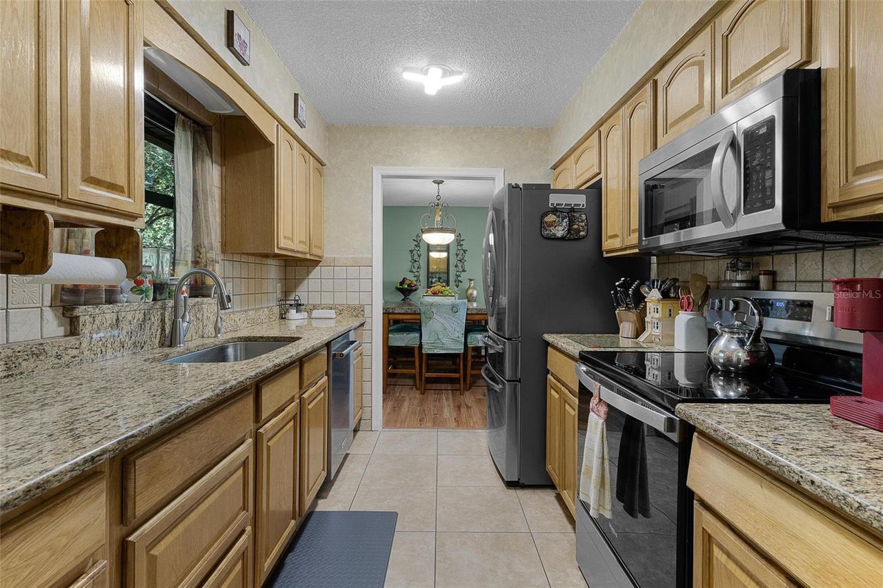 521 MIRROR LAKE DRIVE — photo 17