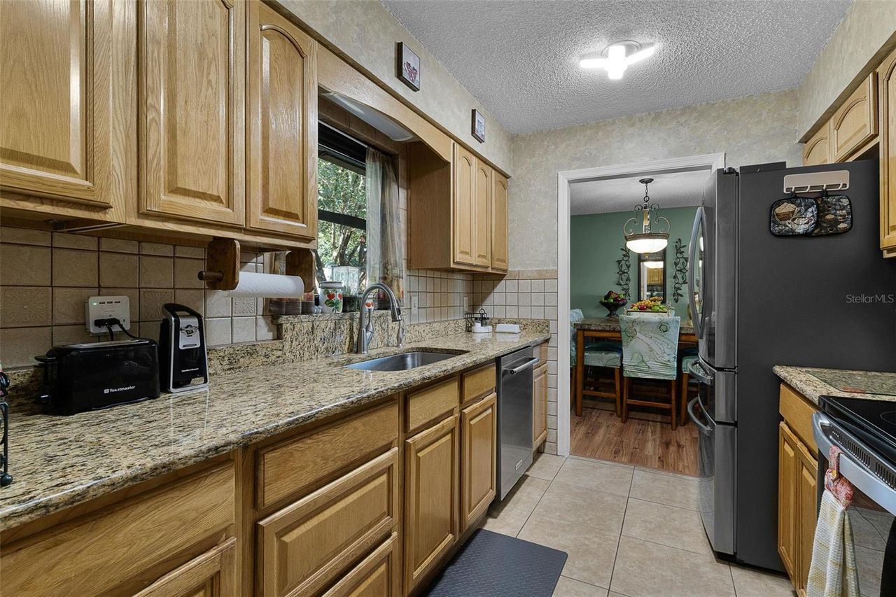 521 MIRROR LAKE DRIVE — photo 13