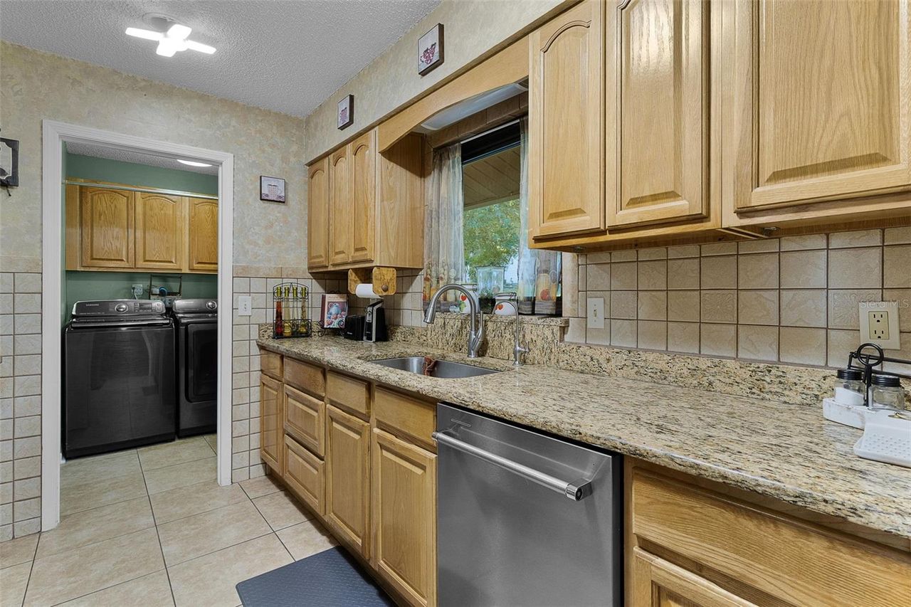 521 MIRROR LAKE DRIVE — photo 16
