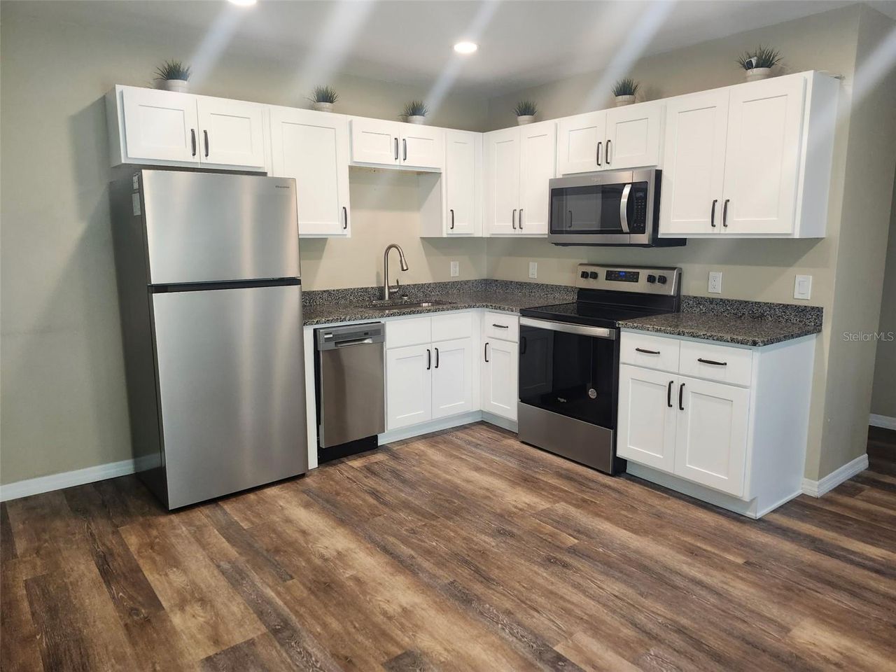 706 MULBERRY STREET — photo 8