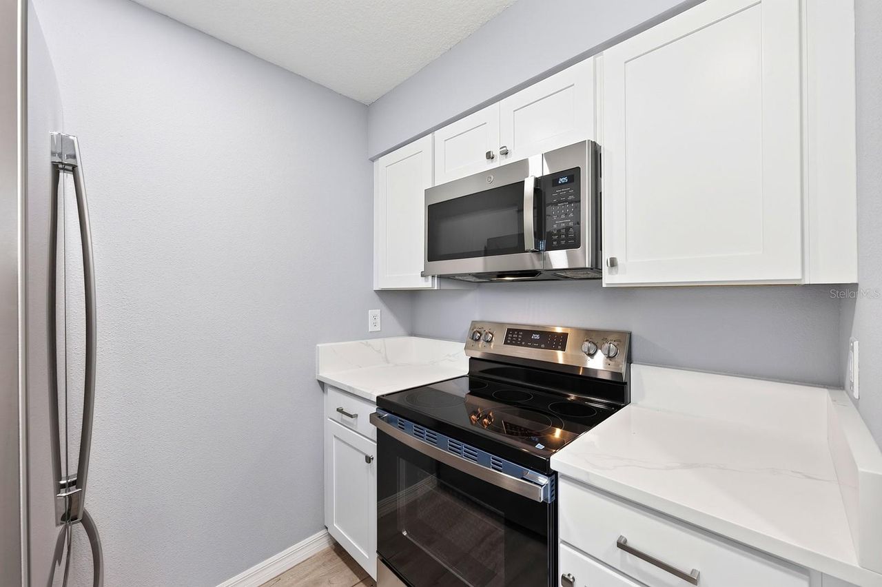 706 ELM AVENUE — photo 8