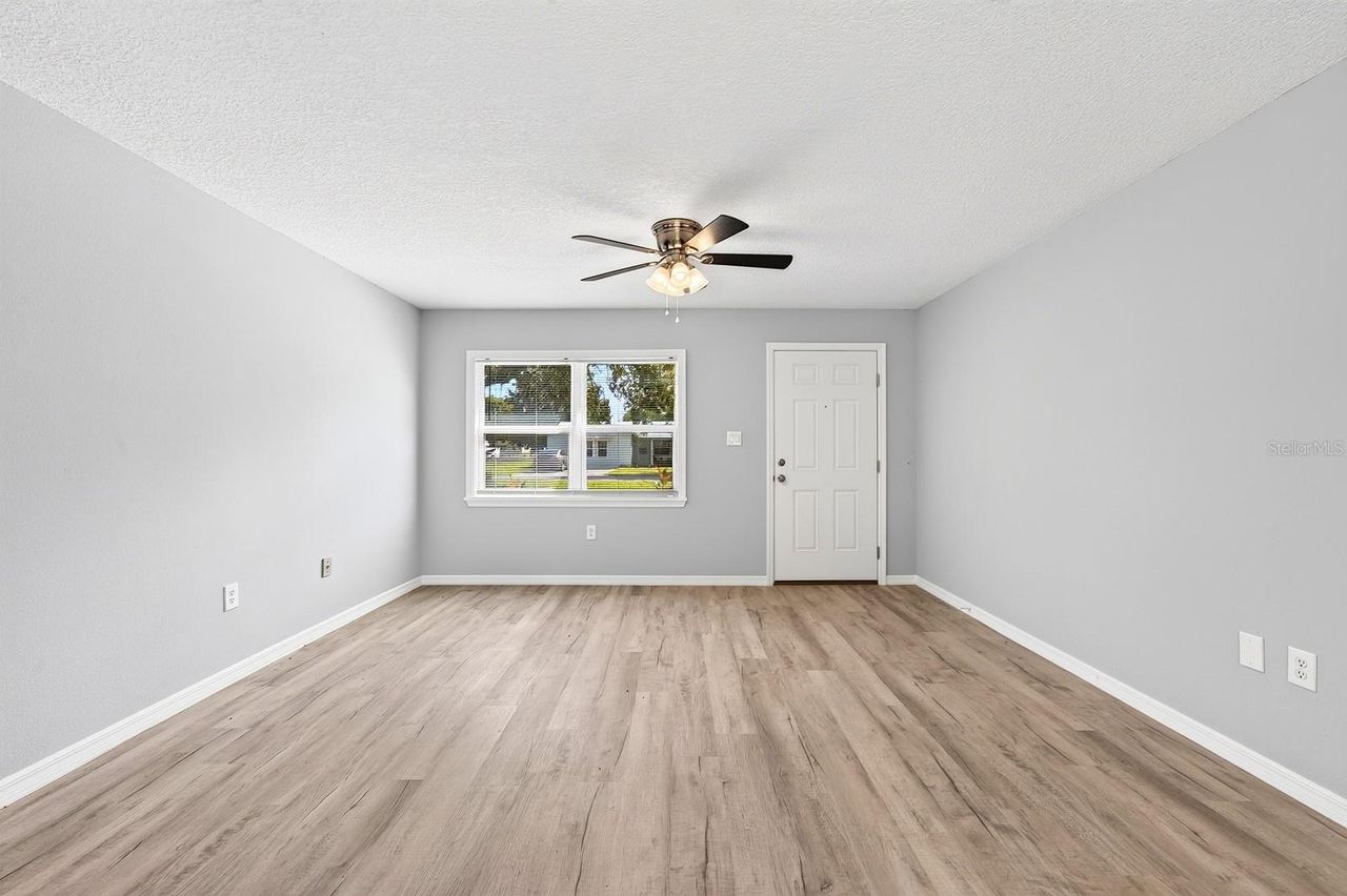 706 ELM AVENUE — photo 22