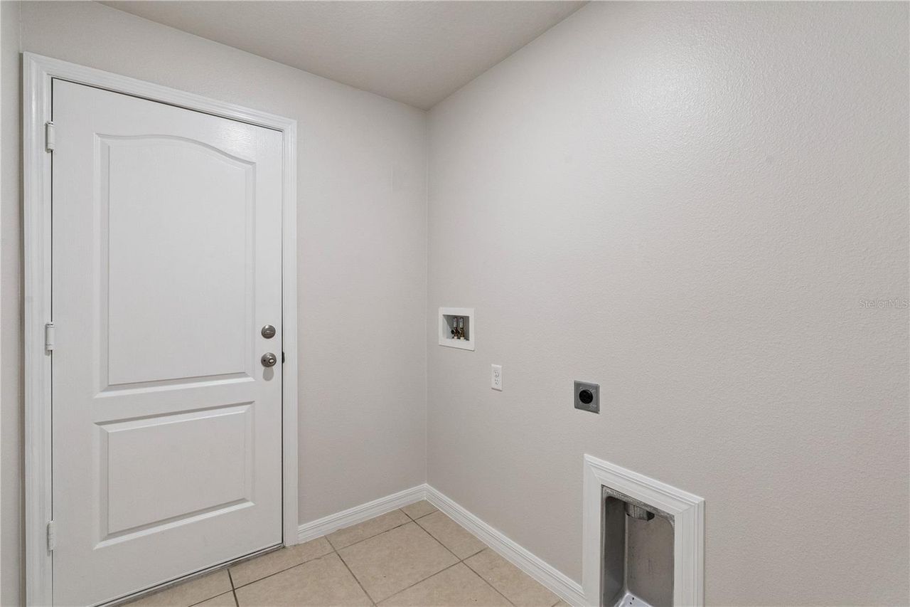 1694 HIDEAWAY FLAT STREET — photo 33