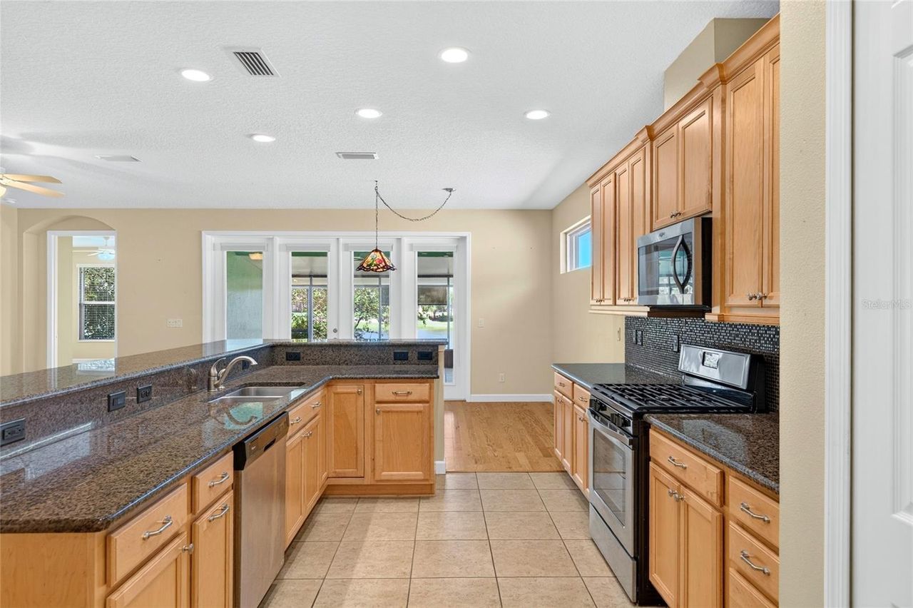 8301 BRIDGEPORT BAY CIRCLE — photo 11