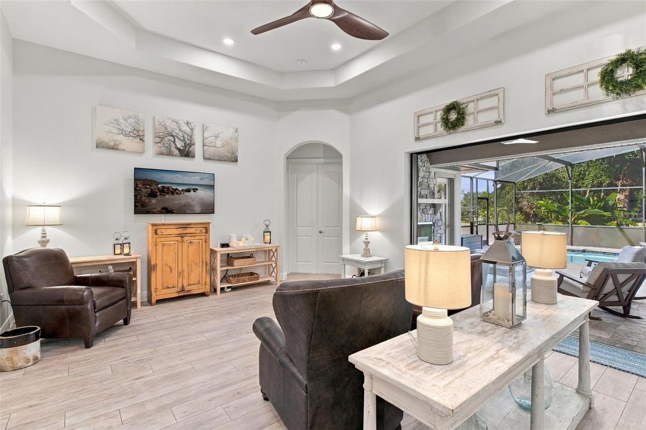 5084 GREENS DRIVE — photo 13