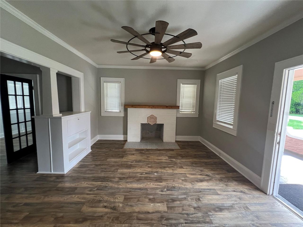 494 BRAINARD AVENUE — photo 3