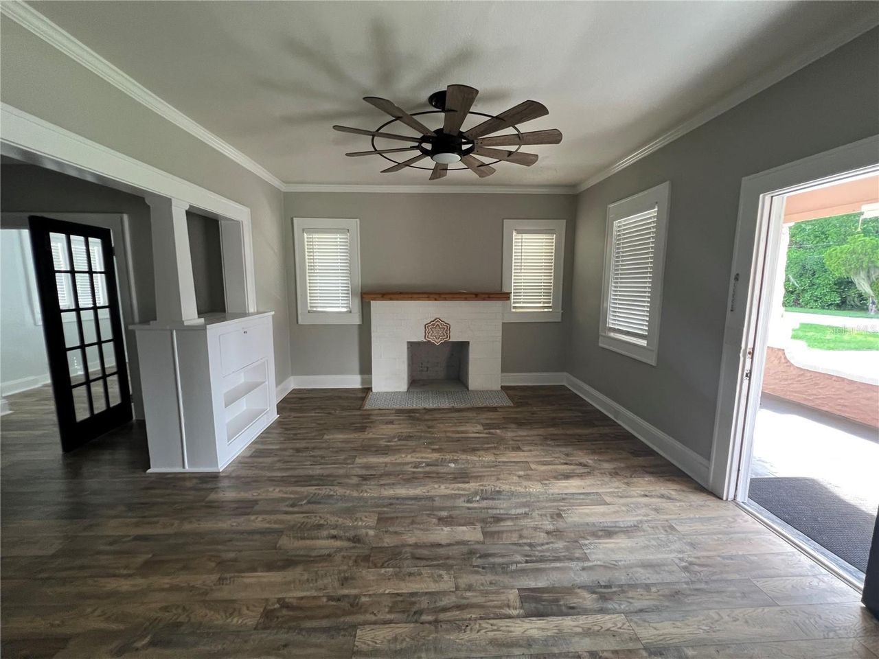 494 BRAINARD AVENUE — photo 5