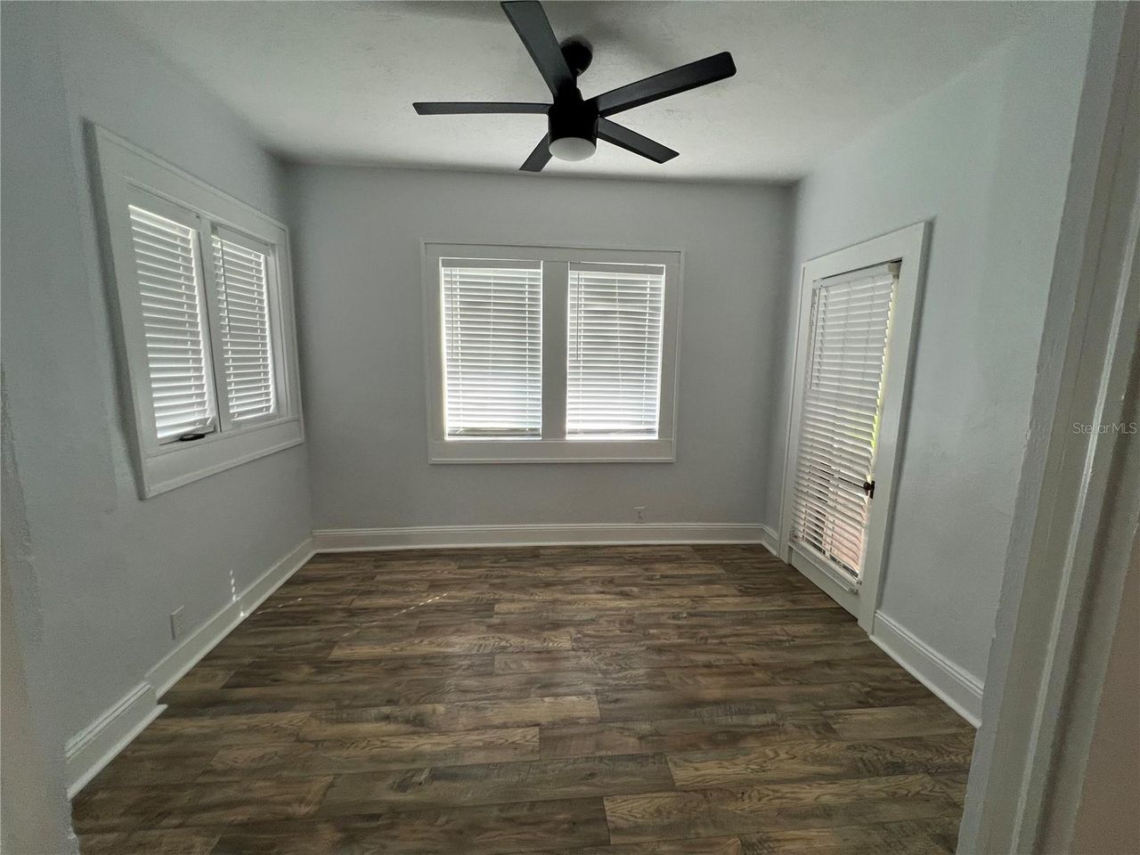 494 BRAINARD AVENUE — photo 10