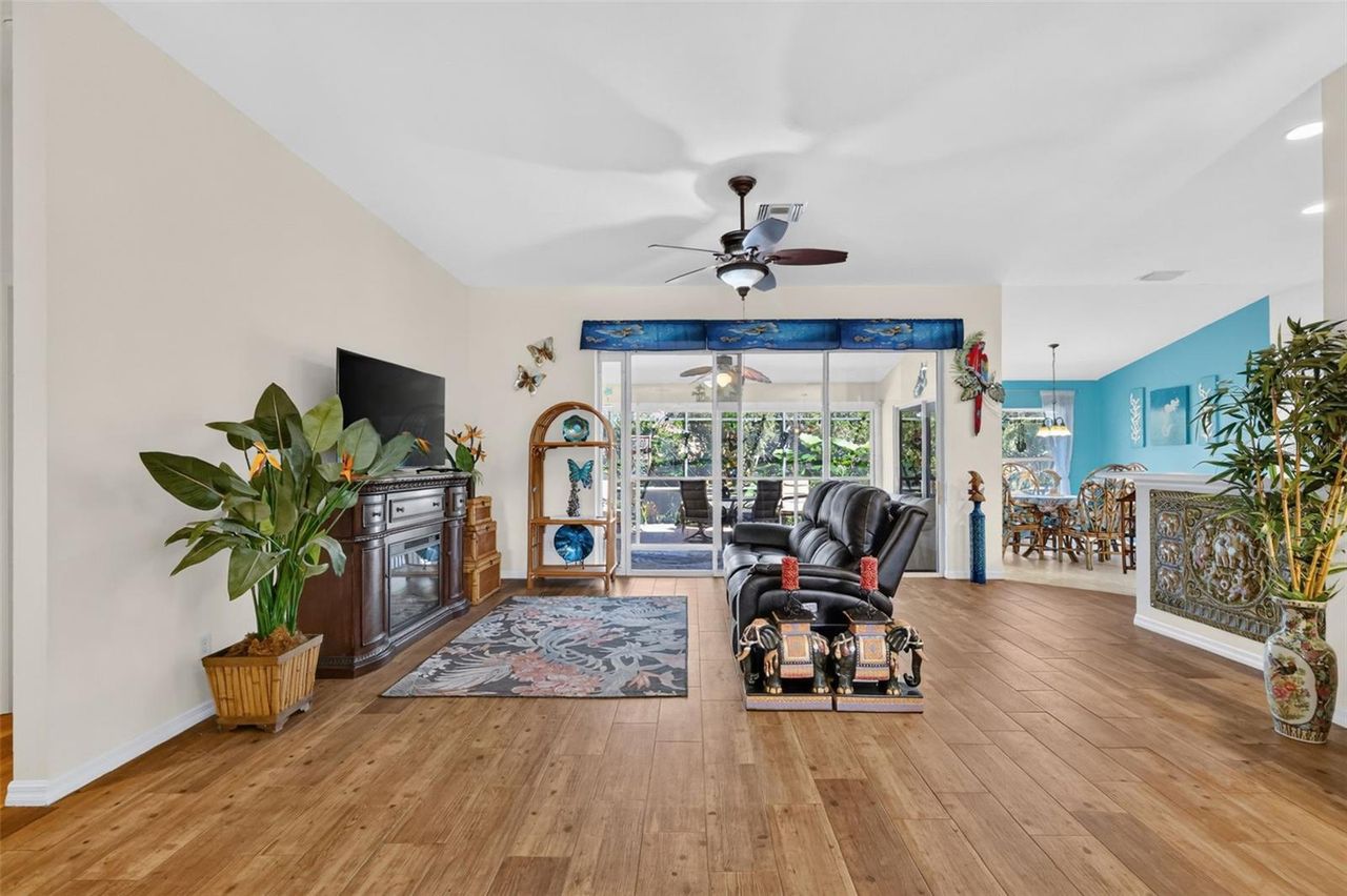 6121 HUNTERS RIDGE AVENUE — photo 21