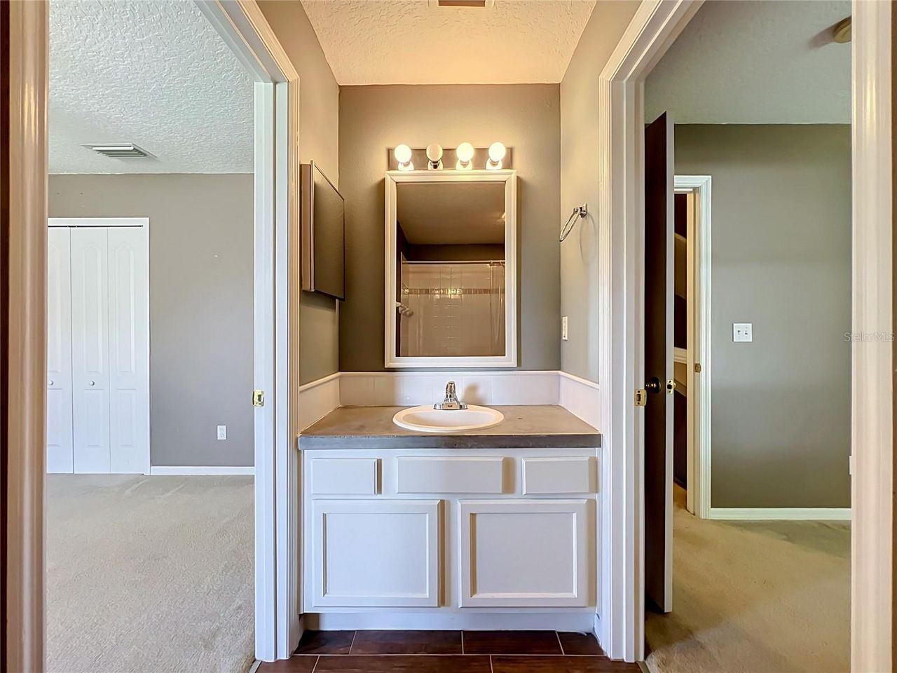 8805 COURTYARD LANE — photo 9