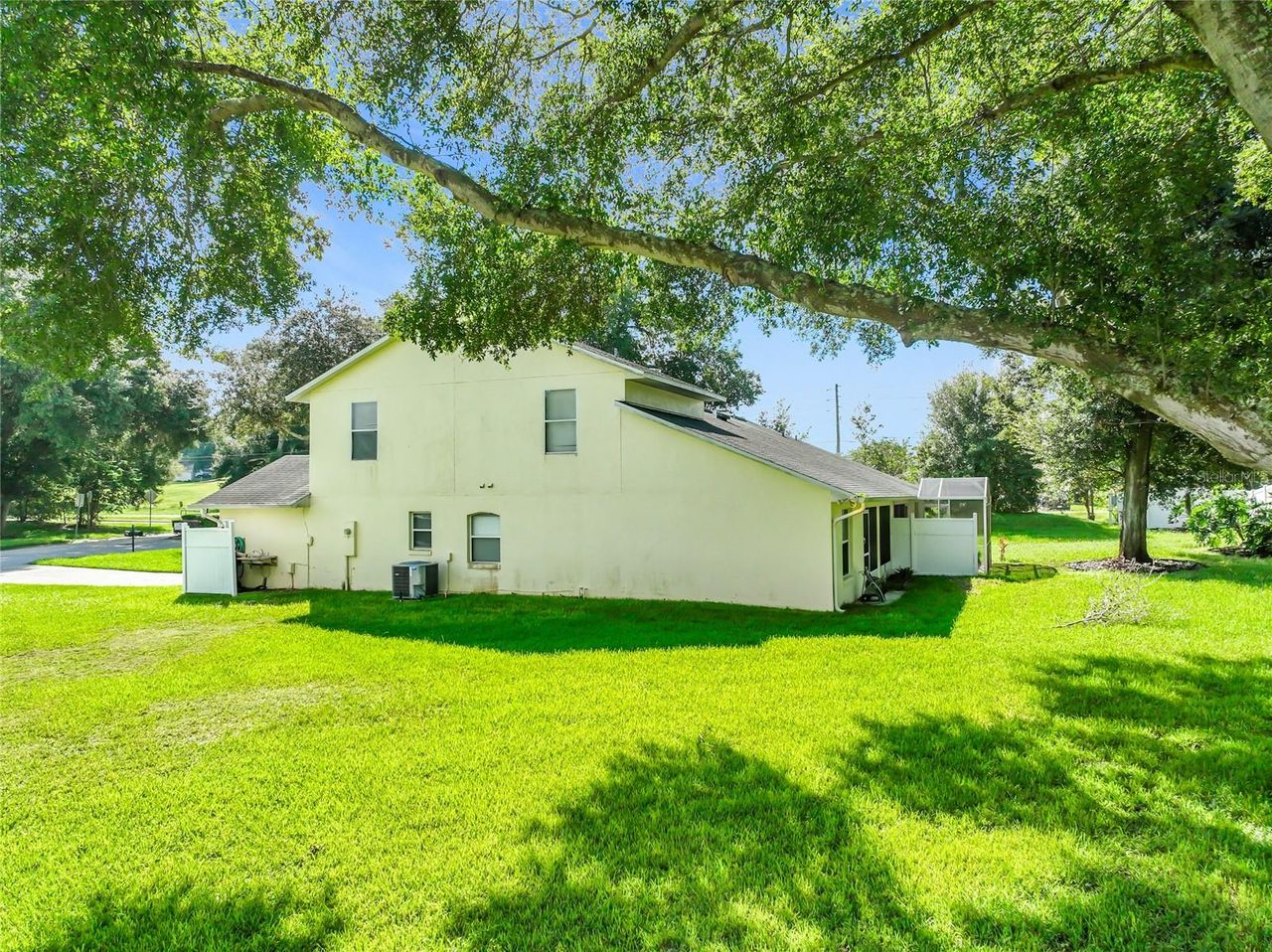8805 COURTYARD LANE — photo 19