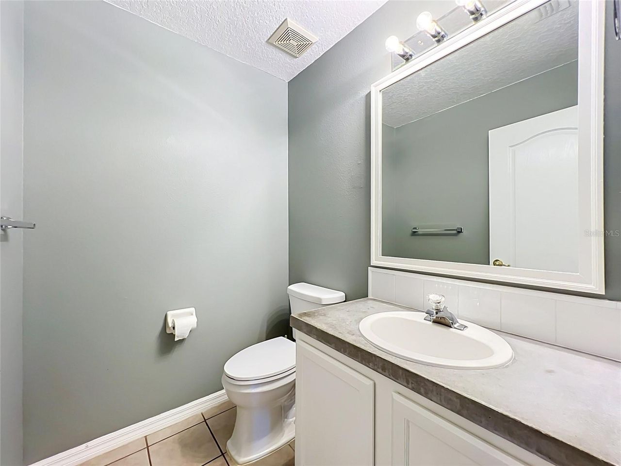 8805 COURTYARD LANE — photo 24