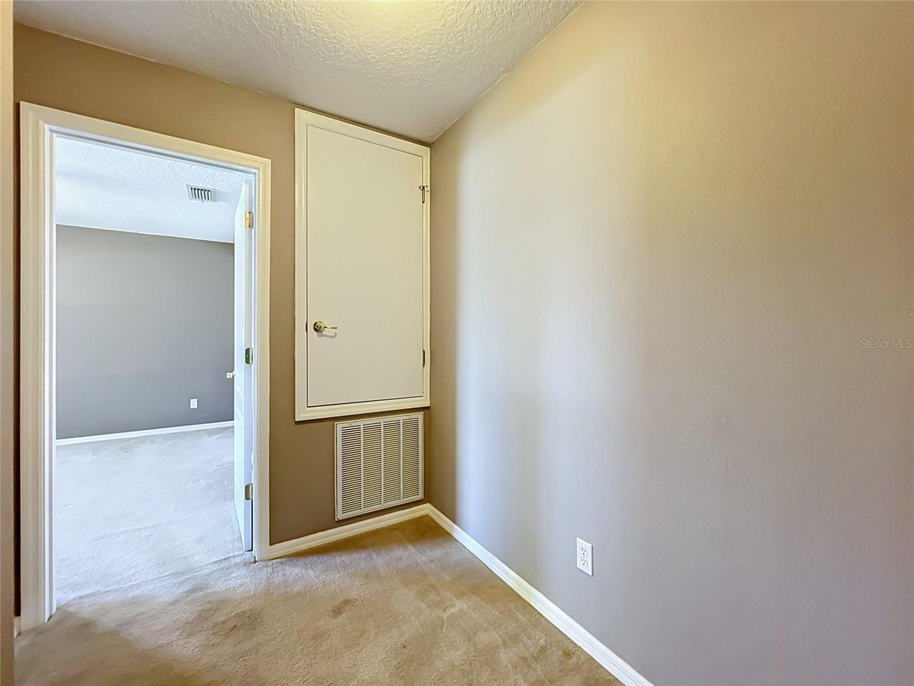 8805 COURTYARD LANE — photo 50