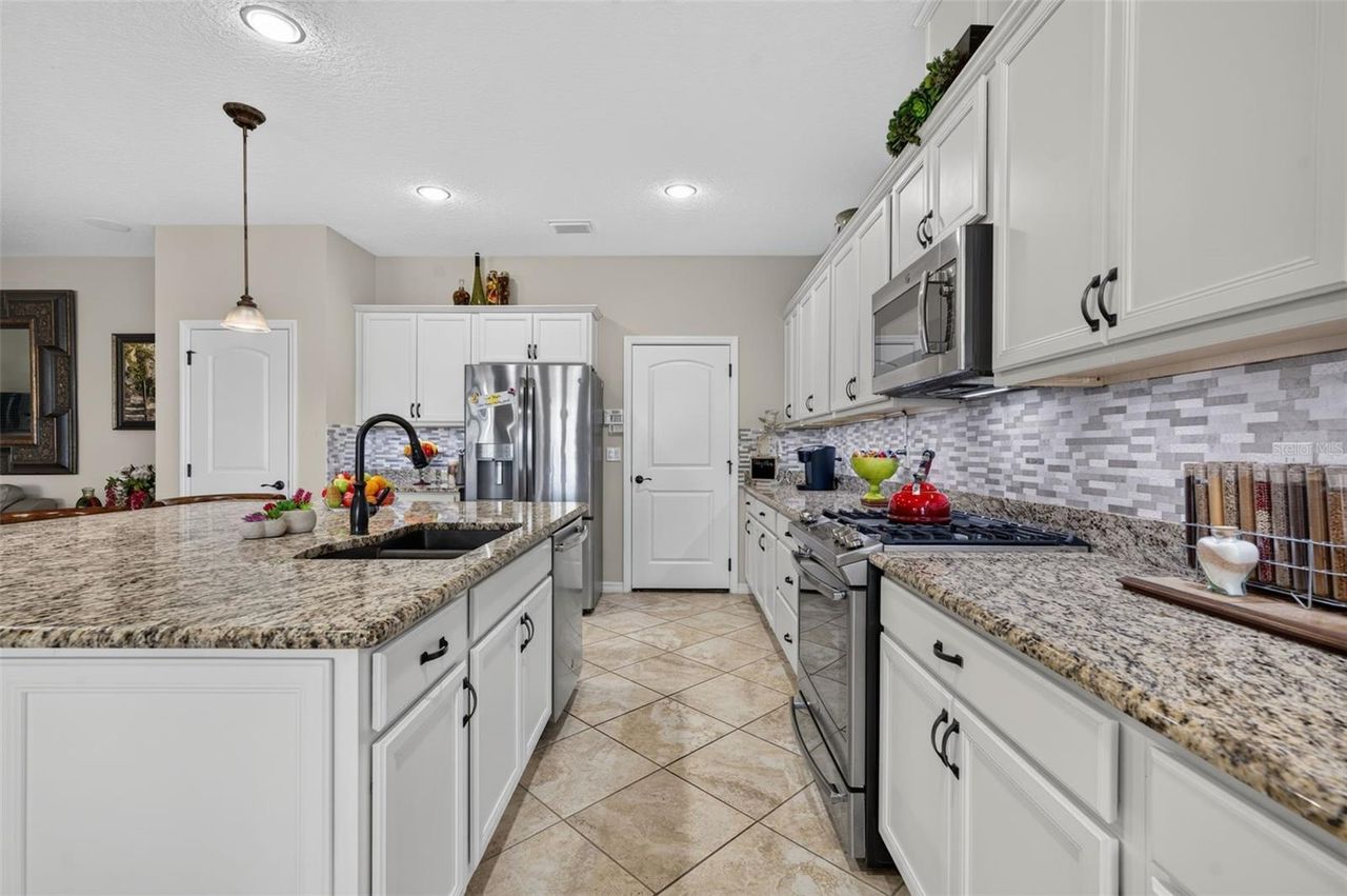 164 SILVER MAPLE ROAD — photo 15
