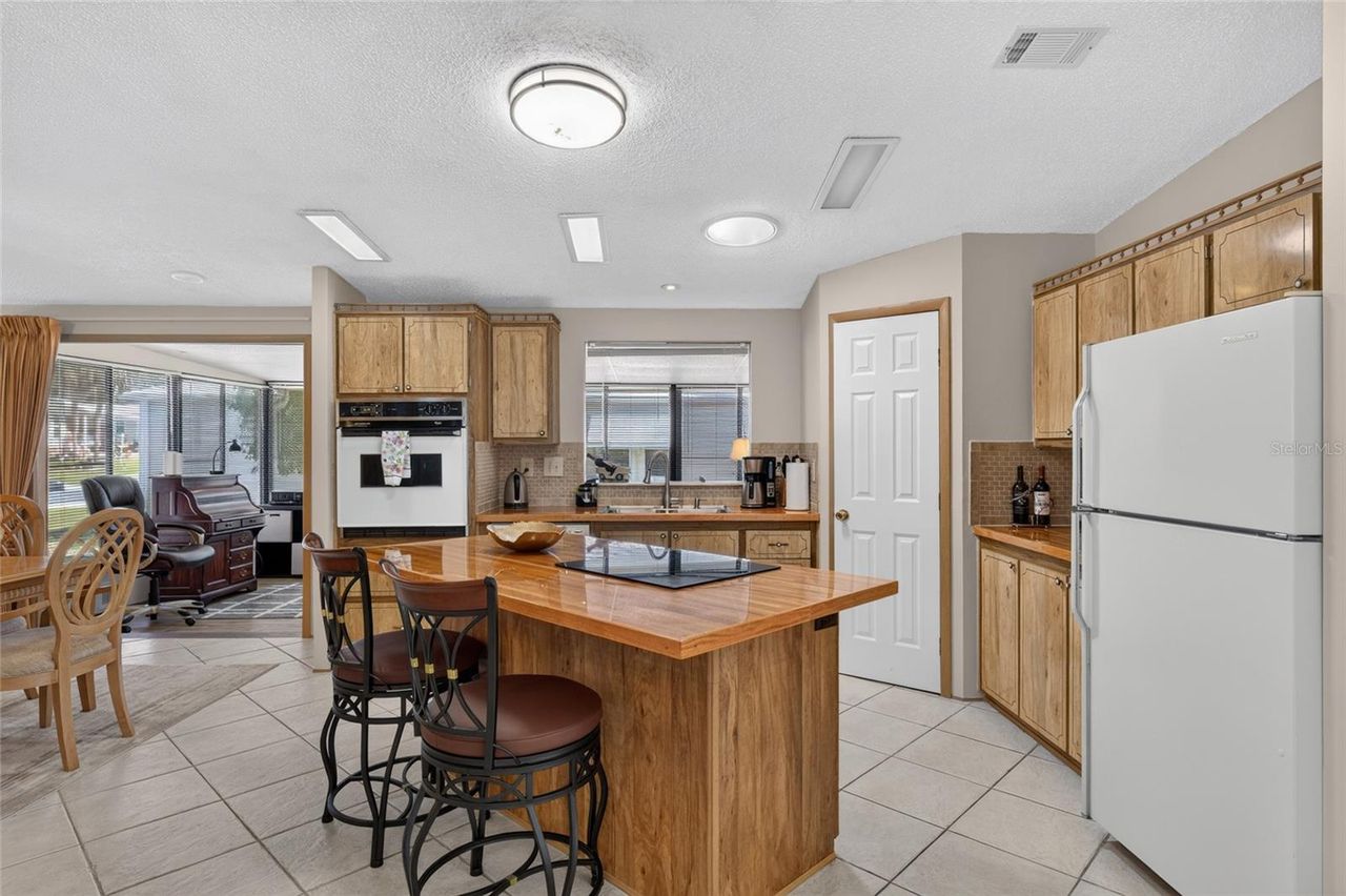 718 ORCHID STREET — photo 12