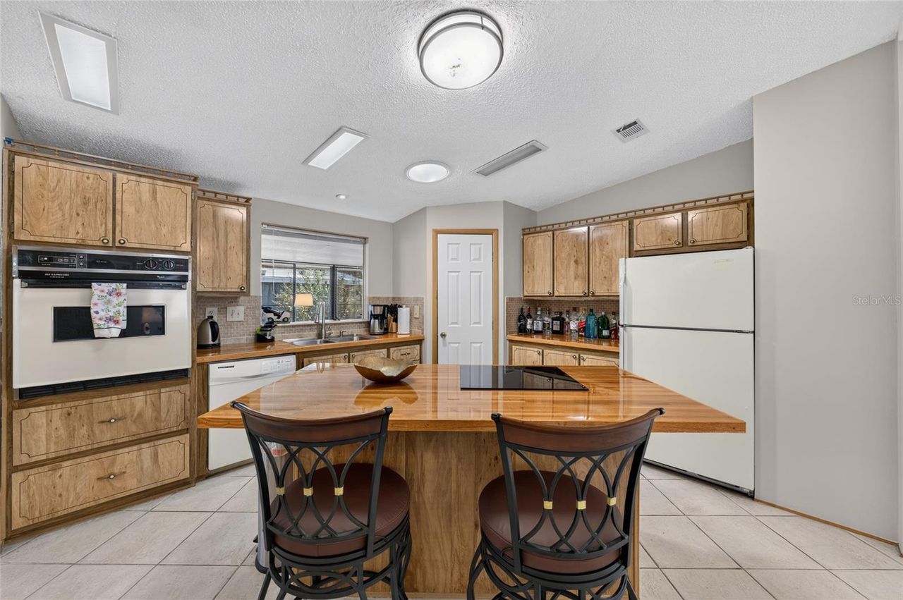 718 ORCHID STREET — photo 13