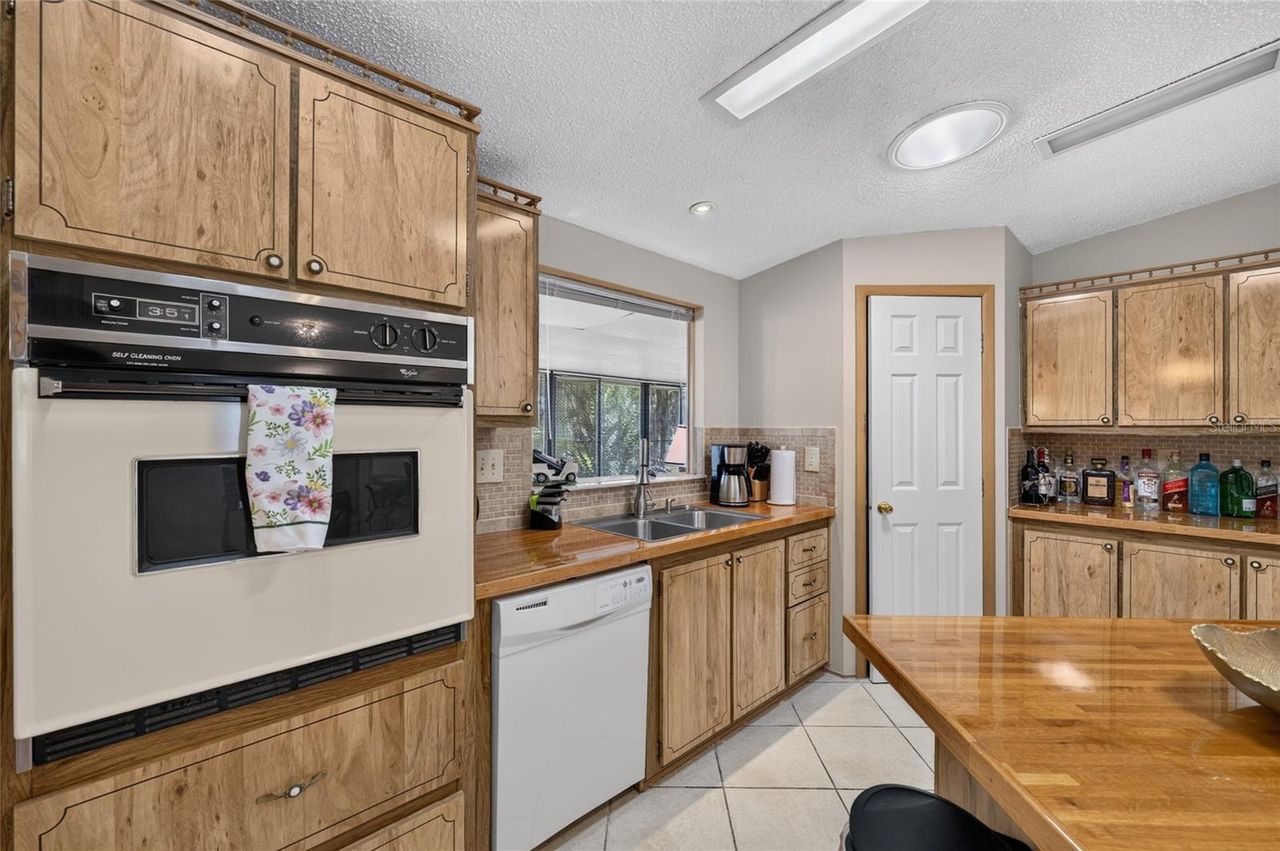 718 ORCHID STREET — photo 14
