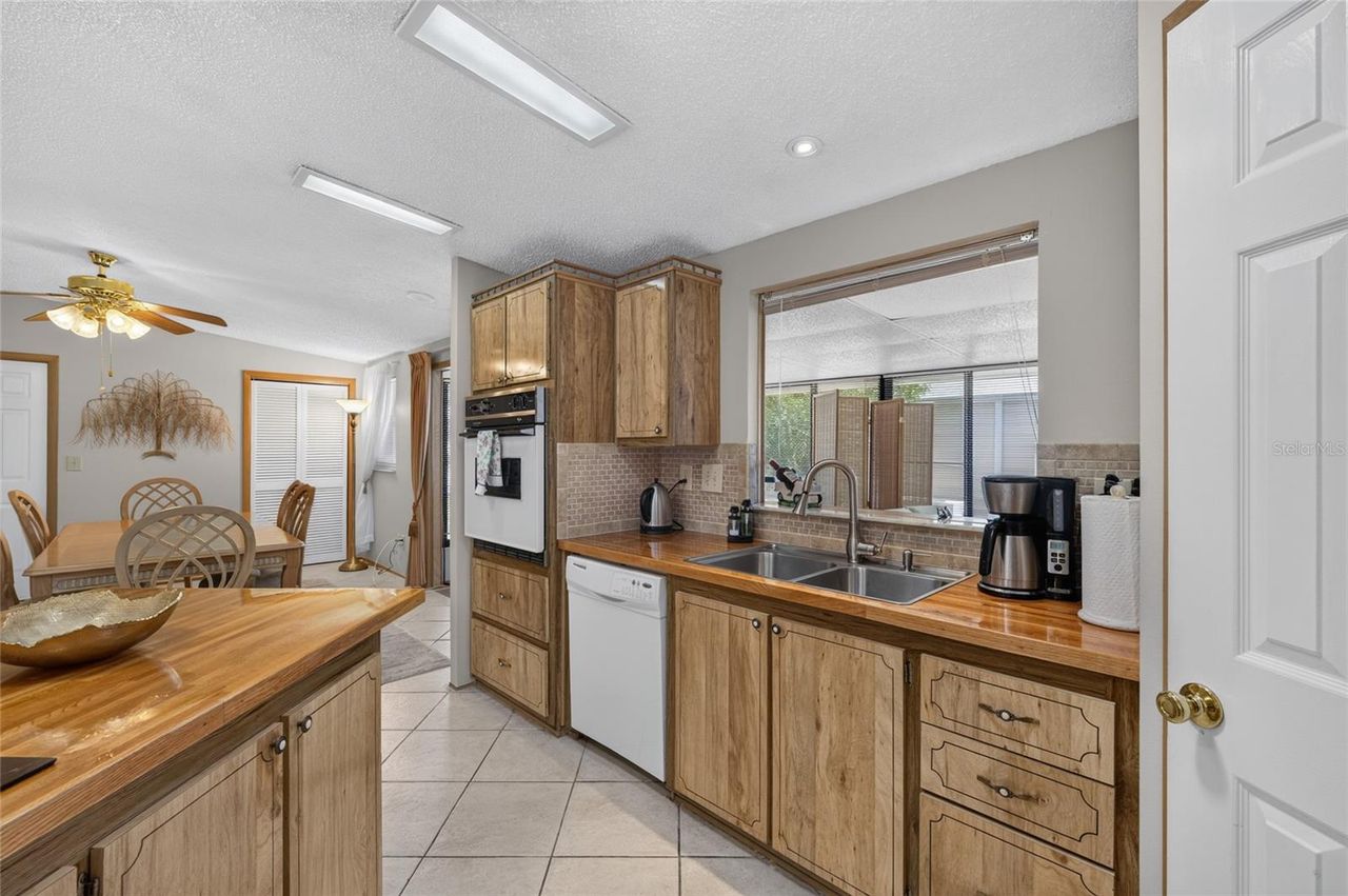 718 ORCHID STREET — photo 16