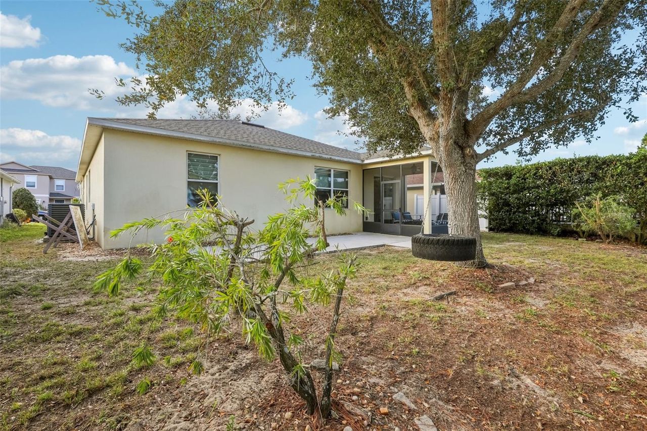 1689 STRATHMORE CIRCLE — photo 32