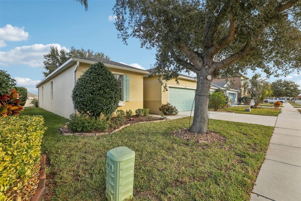 1689 STRATHMORE CIRCLE — photo 37