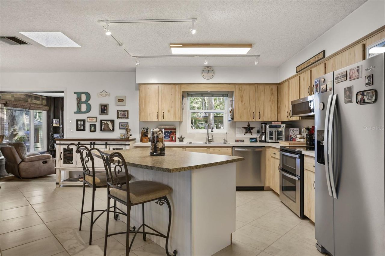 1080 FOREST DRIVE — photo 7