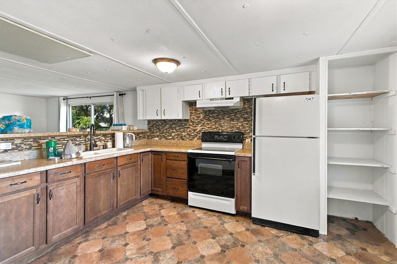 2930 GRIFFIN AVENUE — photo 24