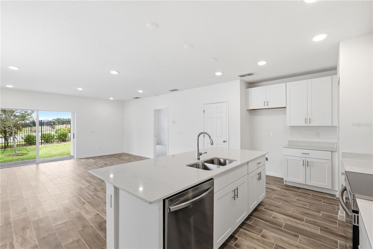 2301 LEELA CIRCLE — photo 3