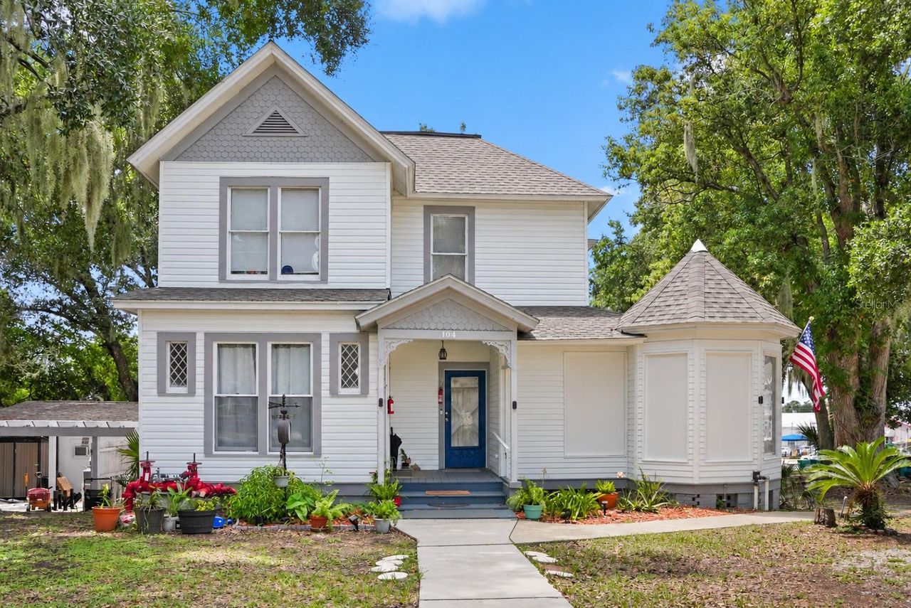 104 GROVE STREET — photo 1